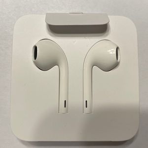 Apple Iphone Earphones!! (1)